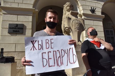 Львов присоединился ко всемирной акции в поддержку протестов в Беларуси Львов присоединился ко всемирной акции в поддержку протестов в Беларуси