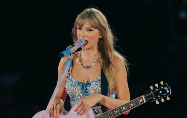 23-летняя девушка погибла на концерте Тейлор Свифт по Eras Tour: певица кидала бутылки со сцены 23-летняя девушка погибла на концерте Тейлор Свифт по Eras Tour: певица кидала бутылки со сцены