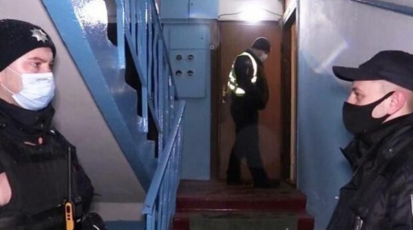 "Откройте! Полиция!": как защитить себя, если патрульные стучат в вашу дверь "Откройте! Полиция!": как защитить себя, если патрульные стучат в вашу дверь