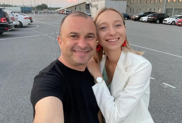 Катя Репяхова показала, как сильно любит Виктора Павлика: заставила делать это на камеру Катя Репяхова показала, как сильно любит Виктора Павлика: заставила делать это на камеру
