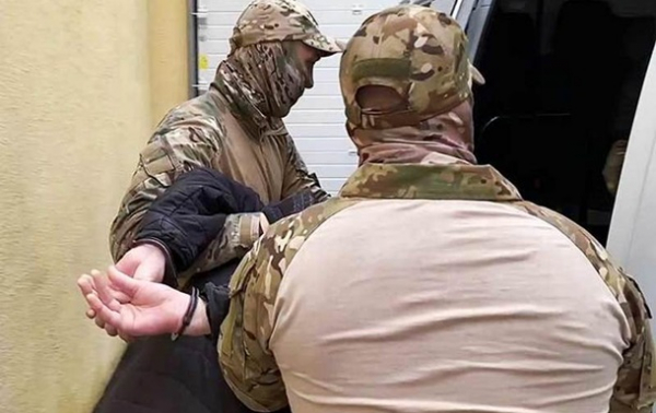 ФСБ обвинила украинца в "подготовке теракта" ФСБ обвинила украинца в "подготовке теракта"