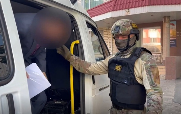 ФСБ задержала жителя Орловской области, который хотел воевать за Украину ФСБ задержала жителя Орловской области, который хотел воевать за Украину