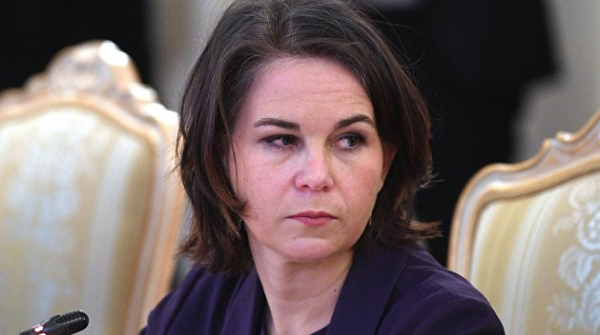 Глава МИД ФРГ подтвердила отказ поставлять оружие Киеву Глава МИД ФРГ подтвердила отказ поставлять оружие Киеву