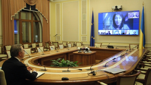 Глава Минэнерго Витренко встретился с главой миссии МВФ: Обсудили реформы в энергетике и стабильность энергорынка
Глава Минэнерго Витренко встретился с главой миссии МВФ: Обсудили реформы в энергетике и стабильность энергорынка