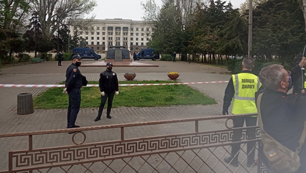 Годовщина майской бойни. Несмотря на провокаторов и эпидемию одесситы вышли на Куликово поле. ФОТО Годовщина майской бойни. Несмотря на провокаторов и эпидемию одесситы вышли на Куликово поле. ФОТО