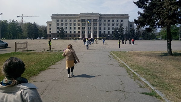 Годовщина майской бойни. Несмотря на провокаторов и эпидемию одесситы вышли на Куликово поле. ФОТО Годовщина майской бойни. Несмотря на провокаторов и эпидемию одесситы вышли на Куликово поле. ФОТО