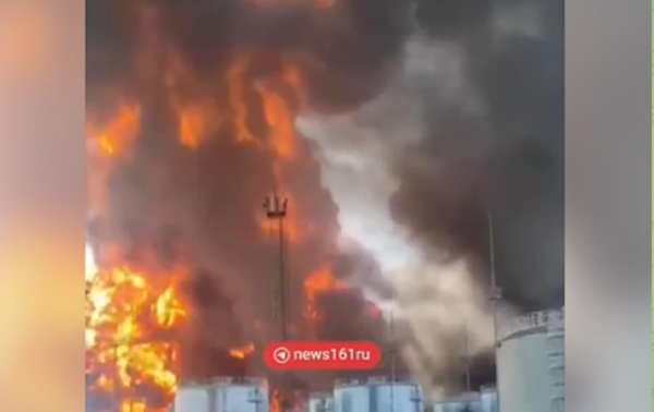 Горящую нефтебазу под Ростовом показали на видео Горящую нефтебазу под Ростовом показали на видео