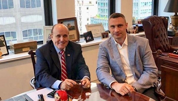 Хитрец под маской дурачка. Что звёзды говорят о Виталии Кличко