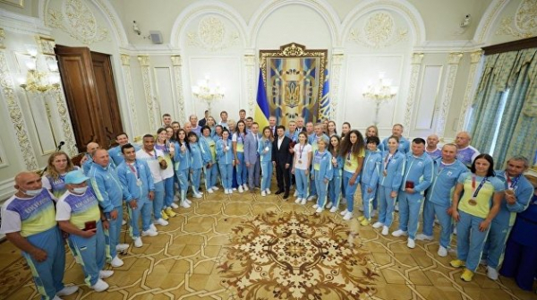 «Хотя бы одну медаль!» Как Украина едва не лишилась права выступать на Олимпиаде под своим флагом «Хотя бы одну медаль!» Как Украина едва не лишилась права выступать на Олимпиаде под своим флагом