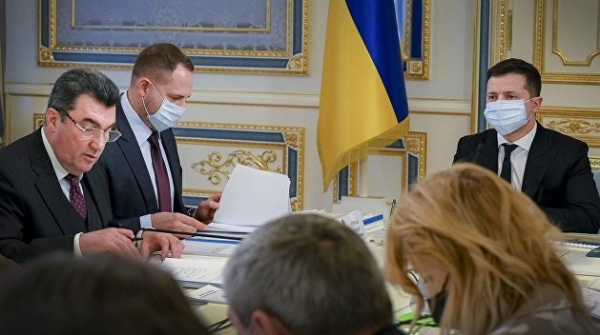 Идут на разрыв. Что означают санкции СНБО и кто следующий Идут на разрыв. Что означают санкции СНБО и кто следующий
