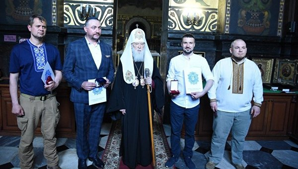 Интрига для Зеленского? Зачем Порошенко «вернулся» в тему церкви Интрига для Зеленского? Зачем Порошенко «вернулся» в тему церкви