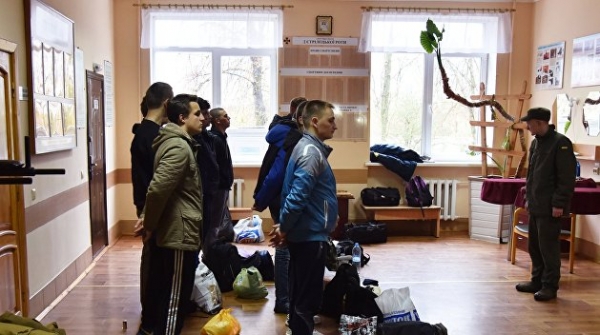 Из школы в армию. Военкомы Украины охотятся на потенциальных абитуриентов Из школы в армию. Военкомы Украины охотятся на потенциальных абитуриентов