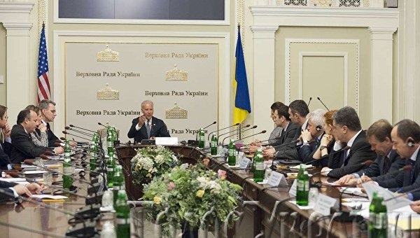 «Я разговариваю с Порошенко чаще, чем с женой». Украина — дар и проклятие Джо Байдена «Я разговариваю с Порошенко чаще, чем с женой». Украина — дар и проклятие Джо Байдена
