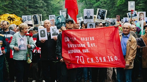 Якубин рассказал, как на Украине на самом деле относятся к Дню Победы Якубин рассказал, как на Украине на самом деле относятся к Дню Победы