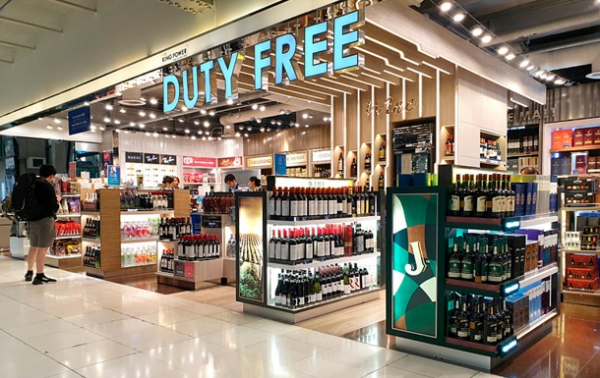 Кабмин ограничил продажу сигарет и алкоголя в Duty Free
