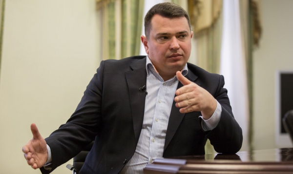 
                    Кабмин предлагает разрешить Раде увольнять директора НАБУ                