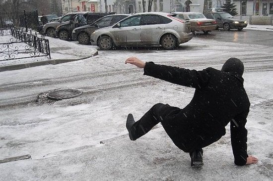 Как не травмироваться во время гололеда, - советы ГосЧС
Как не травмироваться во время гололеда, - советы ГосЧС
