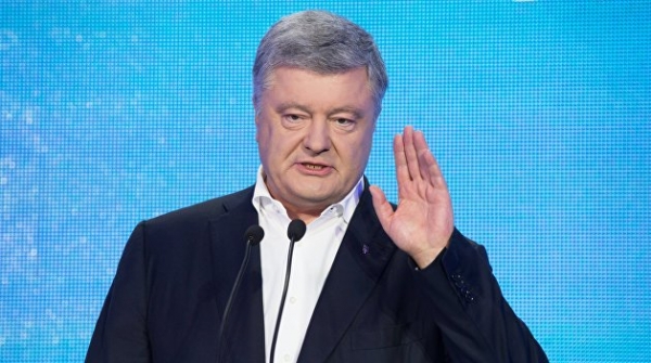 Кандидат от партии «Батькивщина» использует тело Порошенко для предвыборной кампании Кандидат от партии «Батькивщина» использует тело Порошенко для предвыборной кампании