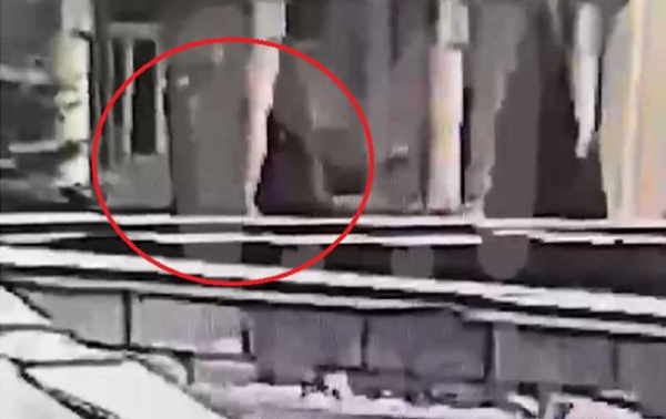 Казанский стрелок сам сдался полиции: опубликовано видео Казанский стрелок сам сдался полиции: опубликовано видео