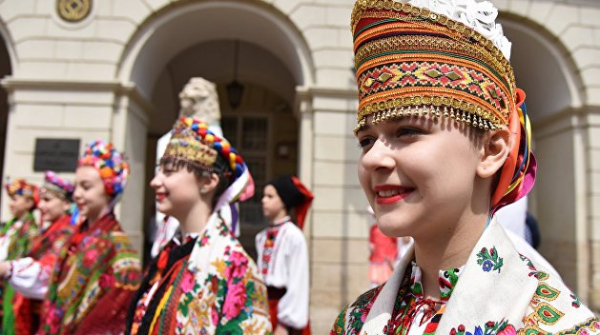 Кибалка, хомёвка или хомля: чем украинки покрывали голову в старину Кибалка, хомёвка или хомля: чем украинки покрывали голову в старину