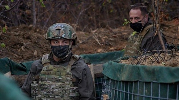 Киев усиливает позиции своих военных в Донбассе Киев усиливает позиции своих военных в Донбассе