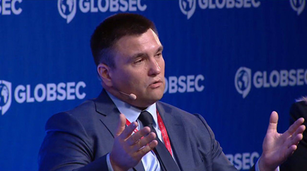 Климкин посоветовал властям Украины добиться от ЕС гарантий в кризисе с мигрантами Климкин посоветовал властям Украины добиться от ЕС гарантий в кризисе с мигрантами