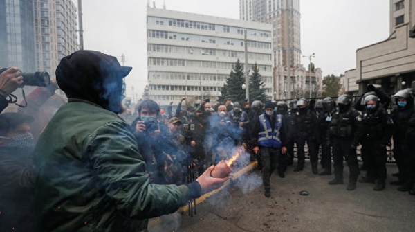 Конфликт вокруг КС: эксперты прогнозируют возбуждение уголовных дел против Зеленского Конфликт вокруг КС: эксперты прогнозируют возбуждение уголовных дел против Зеленского