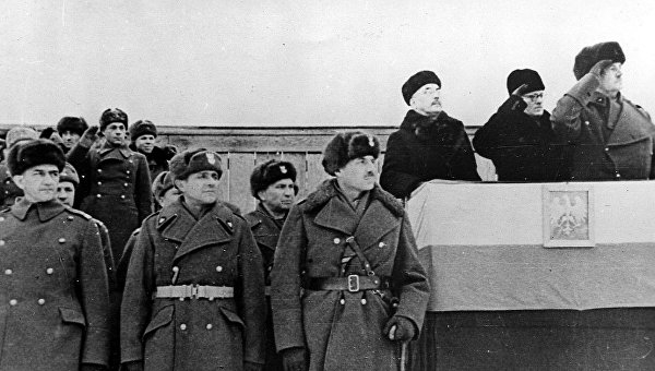 Коньяк против заливной рыбы. Как американский дипломат обошел Обаму во время войны Коньяк против заливной рыбы. Как американский дипломат обошел Обаму во время войны