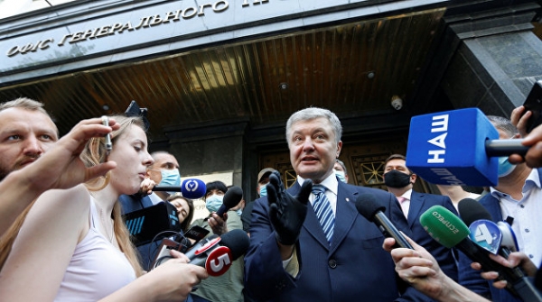 Кошки-мышки с Порошенко: украинские следователи бегают от подозреваемых