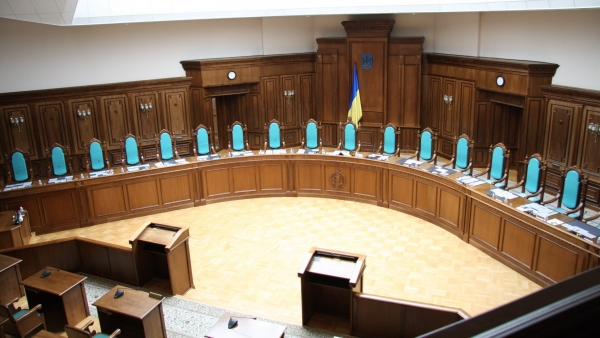 КСУ просят проверить конституционность карантина выходного дня
КСУ просят проверить конституционность карантина выходного дня