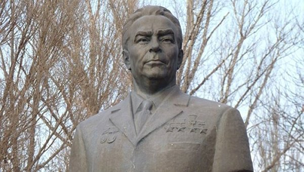 Кто за что забронзовел: 5 самых известных прижизненных памятников Украины Кто за что забронзовел: 5 самых известных прижизненных памятников Украины