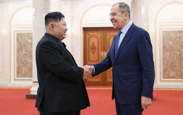 Лавров провел встречу с Ким Чен Ыном Лавров провел встречу с Ким Чен Ыном