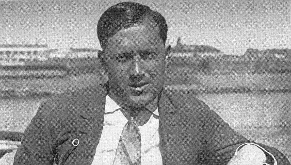 Лучший период жизни. Как человек с лицом мафиози помог прославить молодость в степях Новороссии Лучший период жизни. Как человек с лицом мафиози помог прославить молодость в степях Новороссии