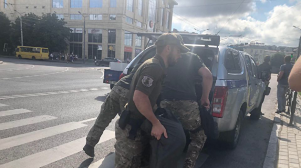 Луцкий террорист &laquo;Максим Плохой&raquo; заявил, что откроет огонь, если полицейские приблизятся