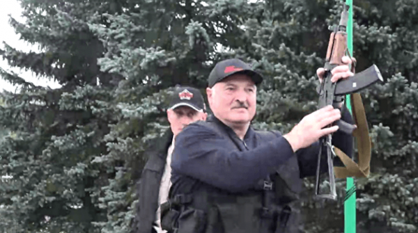 Лукашенко предложил отозвать белорусские войска с западной границы