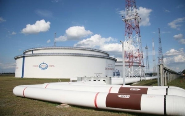 Лукашенко разрешил строить нефтепровод для нефти из Украины и Польши Лукашенко разрешил строить нефтепровод для нефти из Украины и Польши
