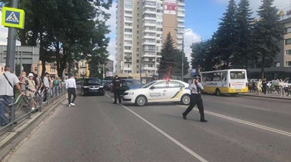 «Максим Плохой» заявил, что в захваченном им автобусе есть дети и беременные «Максим Плохой» заявил, что в захваченном им автобусе есть дети и беременные