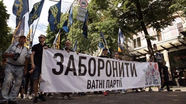 Марш &laquo;Национального корпуса&raquo;: радикалы помогли Порошенко и Зеленскому