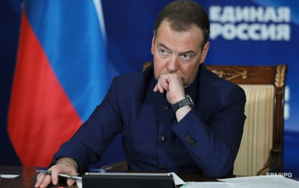Медведев пригрозил Южной Корее "вооружением КНДР" Медведев пригрозил Южной Корее "вооружением КНДР"