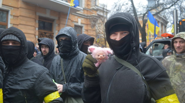 Миграционный кризис: украинские неонацисты хотят помочь Польше Миграционный кризис: украинские неонацисты хотят помочь Польше