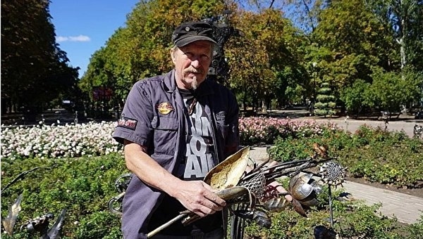 Миллион ржавых роз. В Донецке гибнет арт-объект мирового значения