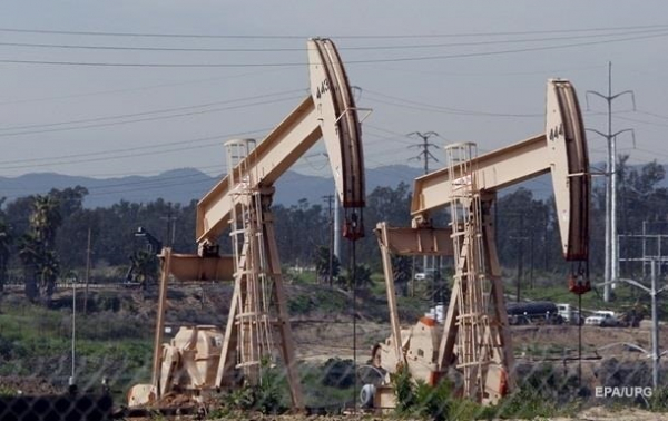 Мировые цены на нефть продолжают снижаться