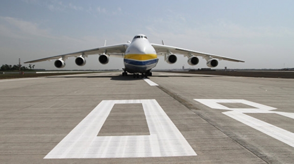 «Мрия» - украинский самолет: посол Украины в США наградил мальчика, указавшего на ошибку в энциклопедии «Мрия» - украинский самолет: посол Украины в США наградил мальчика, указавшего на ошибку в энциклопедии