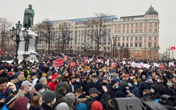 На акции в Москве идут массовые задержания На акции в Москве идут массовые задержания