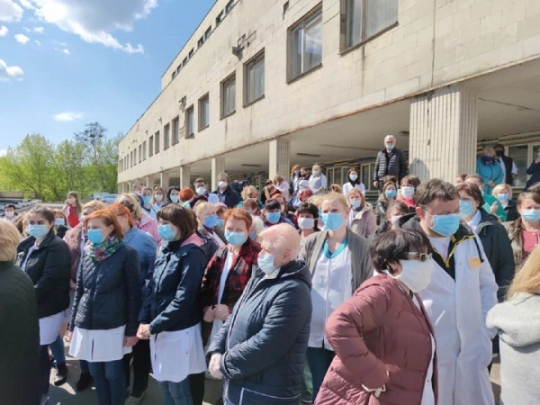 На митинг против второго этапа медреформы вышли сотрудники Киевской психиатрической больницы
На митинг против второго этапа медреформы вышли сотрудники Киевской психиатрической больницы