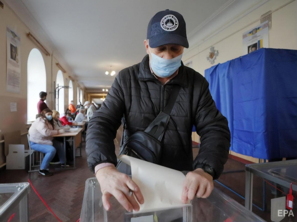 На выборах городского головы в Черкассах победил действующий глава города
На выборах городского головы в Черкассах победил действующий глава города
