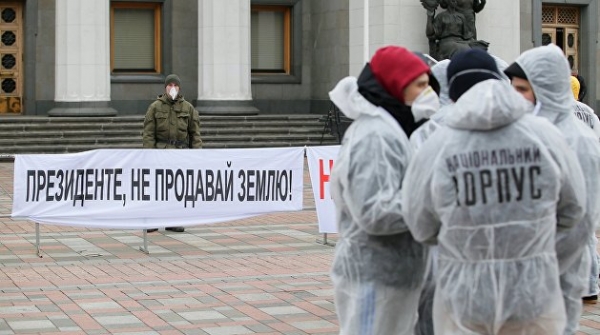 Накануне распродажи Украины: люди против продажи земли, но власть их не спрашивает Накануне распродажи Украины: люди против продажи земли, но власть их не спрашивает