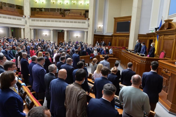 Нардепы намерены запретить неустойку за просроченные кредиты для внутренне перемещенных лиц
Нардепы намерены запретить неустойку за просроченные кредиты для внутренне перемещенных лиц