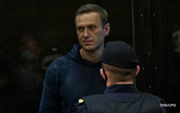 Навальный решил прекратить голодовку Навальный решил прекратить голодовку