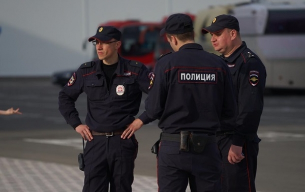Называл себя "богом": в российском Челябинске мужчину сдали полиции Называл себя "богом": в российском Челябинске мужчину сдали полиции